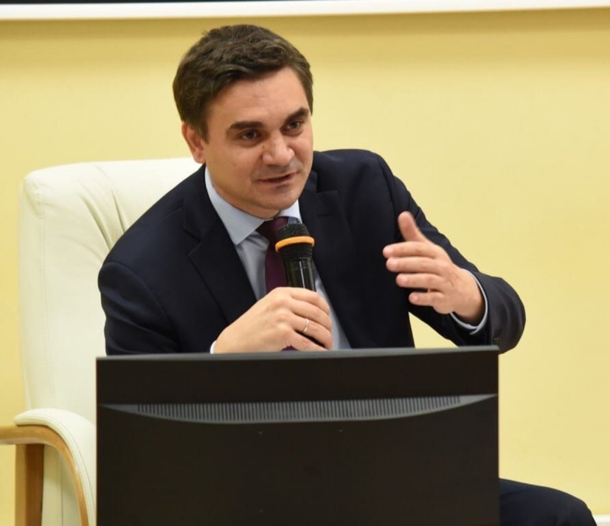 Сегодня мэр Москвы в своём блоге заявил об усилении ограничительных мер из-за распространения коронавирусной инфекции COVID-19. Студенты городских вузов переходят на дистанционное обучение🦠 Сегодня мэр Москвы в своём блоге заявил об усилении ограничительных мер из-за распространения коронавирусной инфекции COVID-19. Студенты городских вузов переходят на дистанционное обучение🦠