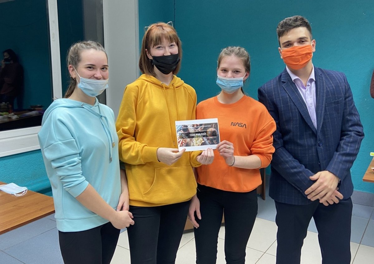 В стенах общежития № 5 успешно прошел первый кулинарный конкурс. В кулинарном поединке сошлись 5 команд: