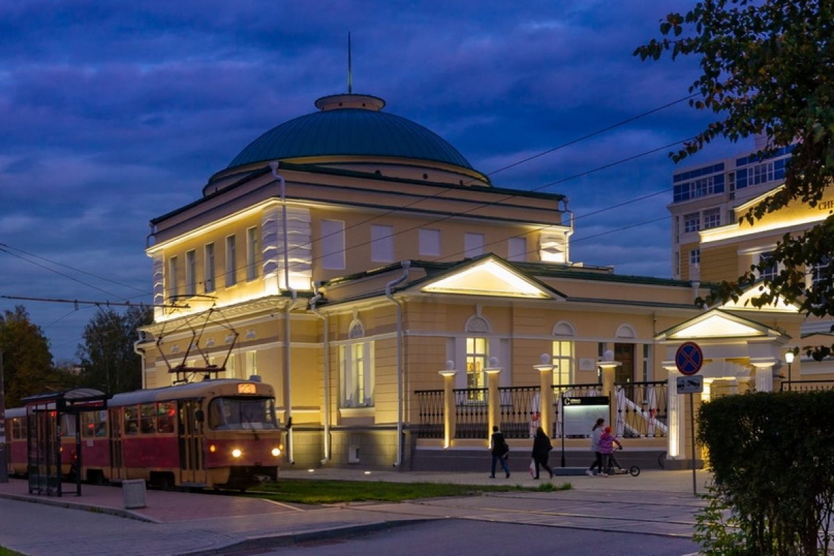 Ректор УрГАХУ А,В,Долгов стал лауреатом премии имени Татищева и де Геннина, которая присуждается за работы, внесшие значительный вклад в социально-экономическое развитие Екатеринбурга